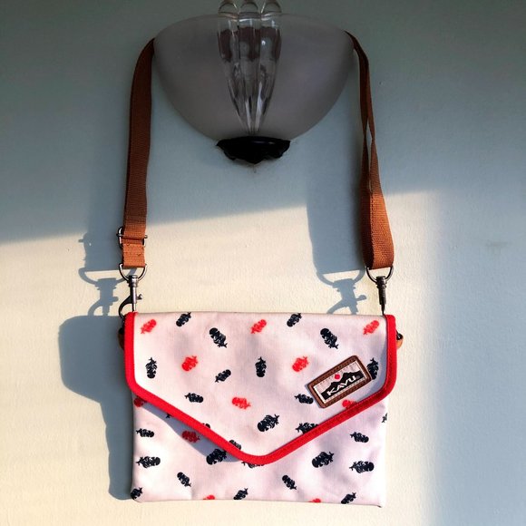 Kavu Handbags - KAVU Crossbody Pouch w/removable Strap